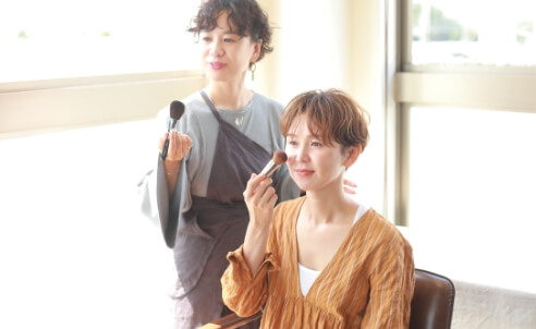 ポイントメイクレッスンヘアスタイルアドバイスのイメージ